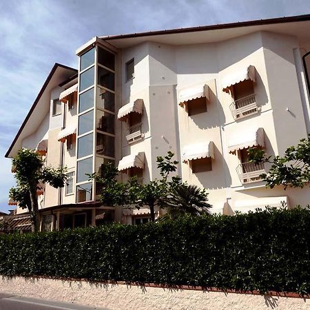 Hotel Peselli Marina di Massa Esterno foto