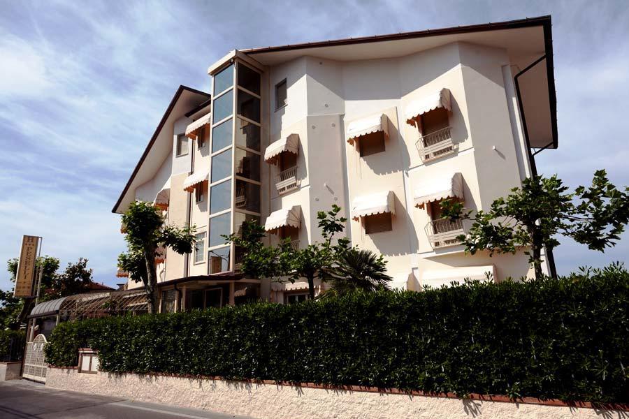 Hotel Peselli Marina di Massa Esterno foto